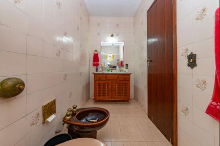 Casa à venda com 325m², 6 quartos e 2 vagas Casa à venda com 325m², 6 quartos e 2 vagasBanheiro da Suíte