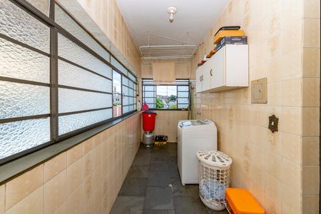 Casa à venda com 325m², 6 quartos e 2 vagas Casa à venda com 325m², 6 quartos e 2 vagasÁrea de Serviço