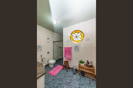 Casa à venda com 325m², 6 quartos e 2 vagas Casa à venda com 325m², 6 quartos e 2 vagasBanheiro Social