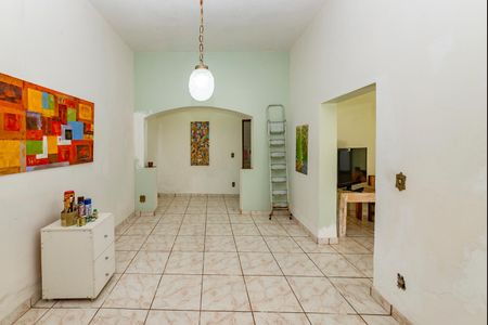 Casa à venda com 325m², 6 quartos e 2 vagas Casa à venda com 325m², 6 quartos e 2 vagasCasa 2