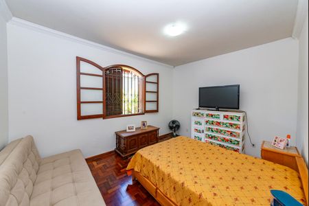 Casa à venda com 325m², 6 quartos e 2 vagas Casa à venda com 325m², 6 quartos e 2 vagasQuarto 3