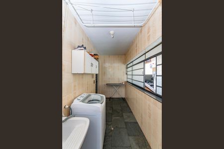 Casa à venda com 325m², 6 quartos e 2 vagas Casa à venda com 325m², 6 quartos e 2 vagasÁrea de Serviço