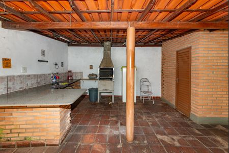 Casa à venda com 325m², 6 quartos e 2 vagas Casa à venda com 325m², 6 quartos e 2 vagasVaranda gourmet