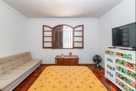 Casa à venda com 325m², 6 quartos e 2 vagas Casa à venda com 325m², 6 quartos e 2 vagasQuarto 3