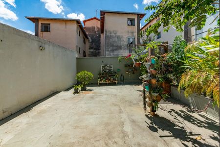 Casa à venda com 325m², 6 quartos e 2 vagas Casa à venda com 325m², 6 quartos e 2 vagasQuintal