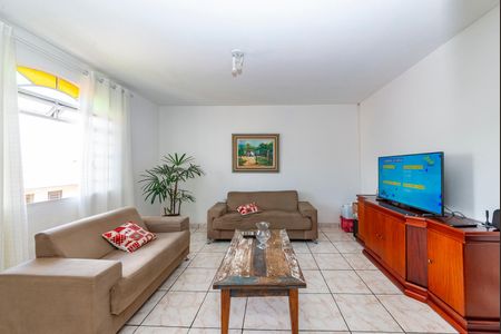 Casa à venda com 325m², 6 quartos e 2 vagas Casa à venda com 325m², 6 quartos e 2 vagasSala 2