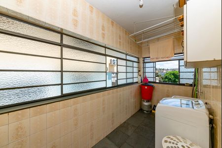 Casa à venda com 325m², 6 quartos e 2 vagas Casa à venda com 325m², 6 quartos e 2 vagasÁrea de Serviço