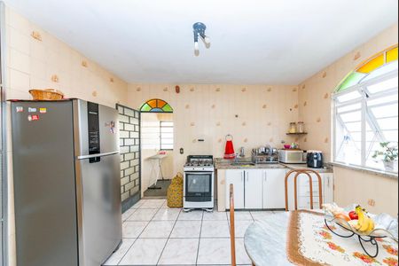 Casa à venda com 325m², 6 quartos e 2 vagas Casa à venda com 325m², 6 quartos e 2 vagasCozinha