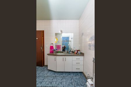 Casa à venda com 325m², 6 quartos e 2 vagas Casa à venda com 325m², 6 quartos e 2 vagasBanheiro Social