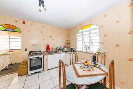 Casa à venda com 325m², 6 quartos e 2 vagas Casa à venda com 325m², 6 quartos e 2 vagasCozinha