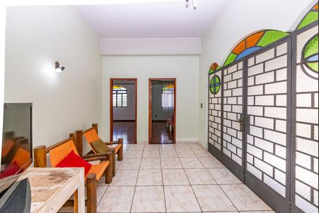 Casa à venda com 325m², 6 quartos e 2 vagas Casa à venda com 325m², 6 quartos e 2 vagasCasa 2