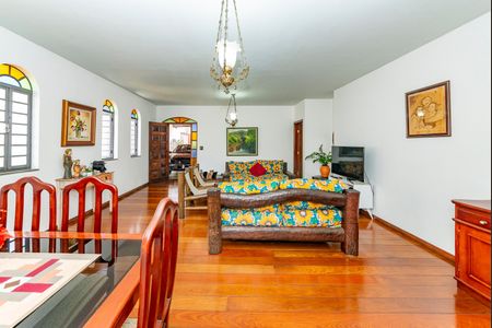 Casa à venda com 325m², 6 quartos e 2 vagas Casa à venda com 325m², 6 quartos e 2 vagasSala 1