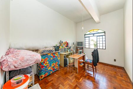 Casa à venda com 325m², 6 quartos e 2 vagas Casa à venda com 325m², 6 quartos e 2 vagasCasa 2
