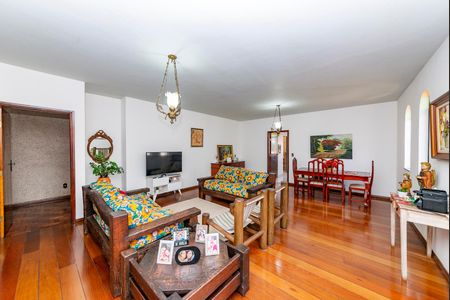 Casa à venda com 325m², 6 quartos e 2 vagas Casa à venda com 325m², 6 quartos e 2 vagasSala 1