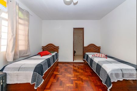 Casa à venda com 325m², 6 quartos e 2 vagas Casa à venda com 325m², 6 quartos e 2 vagasSuíte