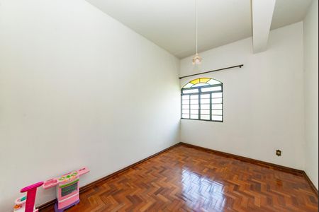 Casa à venda com 325m², 6 quartos e 2 vagas Casa à venda com 325m², 6 quartos e 2 vagasCasa 2