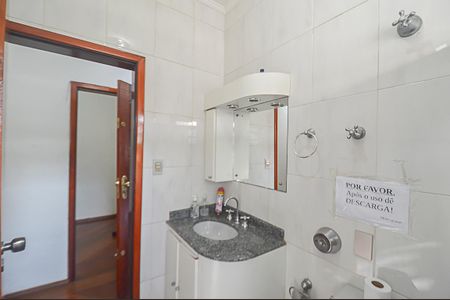 Casa à venda com 580m², 8 quartos e 8 vagasBanheiro 2