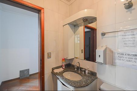 Casa à venda com 580m², 8 quartos e 8 vagasBanheiro da Suíte