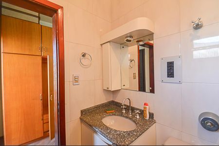 Casa à venda com 580m², 8 quartos e 8 vagasBanheiro da Suíte 2