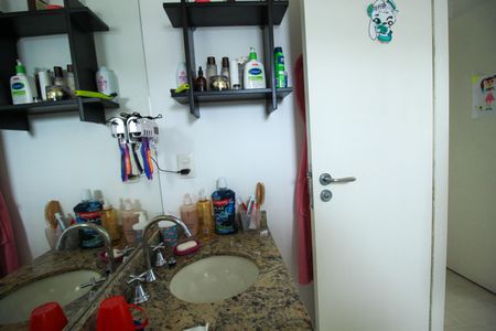 Apartamento à venda com 85m², 3 quartos e 2 vagas Apartamento à venda com 85m², 3 quartos e 2 vagasQuarto Banheiro