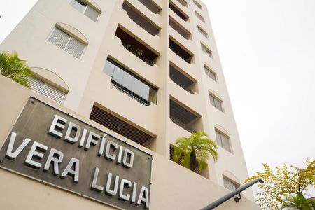 Apartamento para alugar com 65m², 2 quartos e 1 vagaFachada