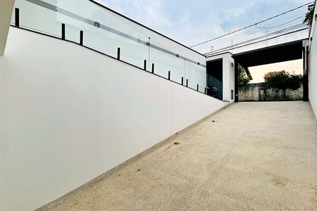 Casa à venda com 193m², 3 quartos e 5 vagas Casa à venda com 193m², 3 quartos e 5 vagasGaragem