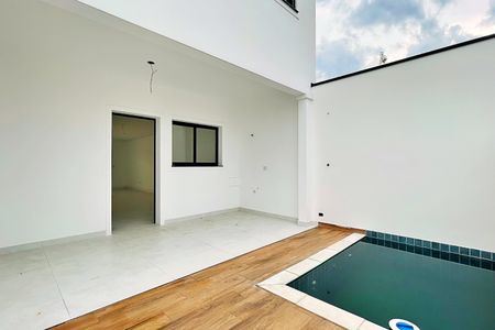 Casa à venda com 193m², 3 quartos e 5 vagas Casa à venda com 193m², 3 quartos e 5 vagasPiscina