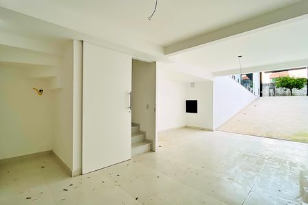 Casa à venda com 193m², 3 quartos e 5 vagas Casa à venda com 193m², 3 quartos e 5 vagasGaragem