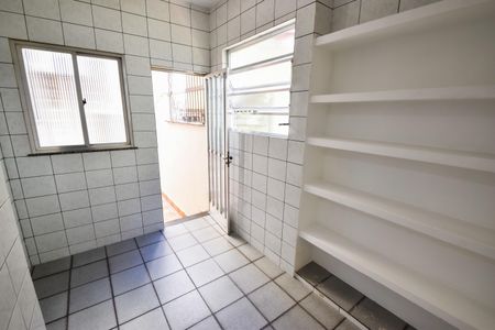 Casa à venda com 130m², 4 quartos e 2 vagas Casa à venda com 130m², 4 quartos e 2 vagasCopa