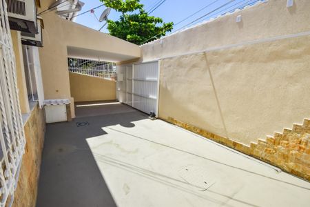 Casa à venda com 130m², 4 quartos e 2 vagas Casa à venda com 130m², 4 quartos e 2 vagasGaragem