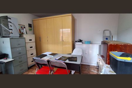 Casa à venda com 218m², 4 quartos e 2 vagas Casa à venda com 218m², 4 quartos e 2 vagasEscritório