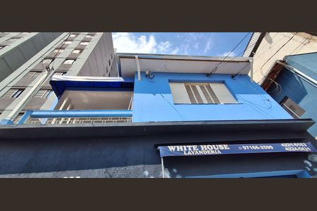 Casa à venda com 218m², 4 quartos e 2 vagas Casa à venda com 218m², 4 quartos e 2 vagasFachada