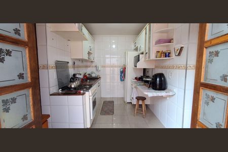 Casa à venda com 218m², 4 quartos e 2 vagas Casa à venda com 218m², 4 quartos e 2 vagasCozinha