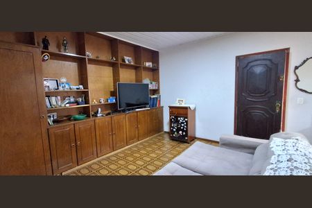 Casa à venda com 218m², 4 quartos e 2 vagas Casa à venda com 218m², 4 quartos e 2 vagasSala