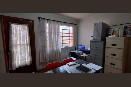 Casa à venda com 218m², 4 quartos e 2 vagas Casa à venda com 218m², 4 quartos e 2 vagasEscritório