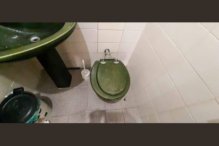 Casa para alugar com 998m², 5 quartos e 4 vagasBanheiro da Área de Serviço