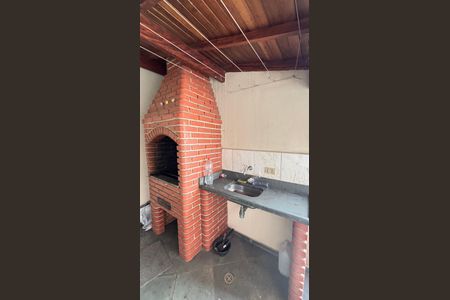 Casa à venda com 221m², 3 quartos e 2 vagas Casa à venda com 221m², 3 quartos e 2 vagasChurrasqueira