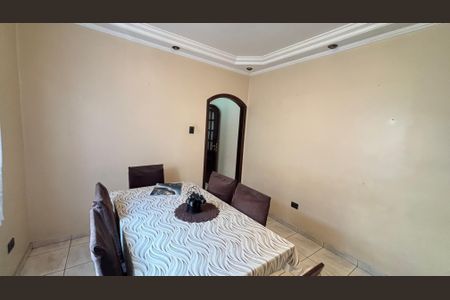 Casa à venda com 221m², 3 quartos e 2 vagas Casa à venda com 221m², 3 quartos e 2 vagasCozinha