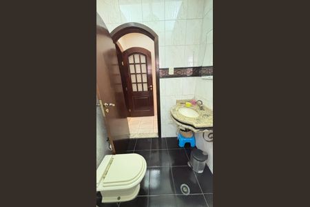 Casa à venda com 221m², 3 quartos e 2 vagas Casa à venda com 221m², 3 quartos e 2 vagasBanheiro 2