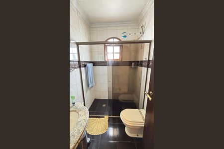 Casa à venda com 221m², 3 quartos e 2 vagas Casa à venda com 221m², 3 quartos e 2 vagasBanheiro