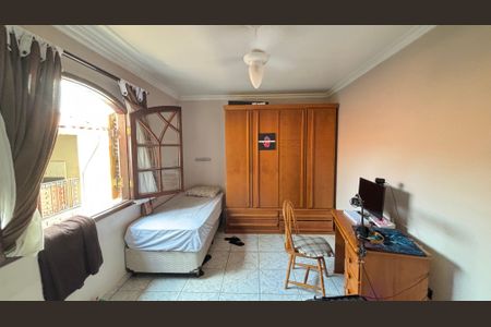 Casa à venda com 221m², 3 quartos e 2 vagas Casa à venda com 221m², 3 quartos e 2 vagasQuarto 2