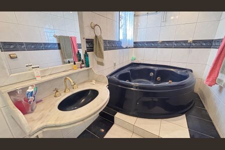 Casa à venda com 221m², 3 quartos e 2 vagas Casa à venda com 221m², 3 quartos e 2 vagasBanheiro da Suíte