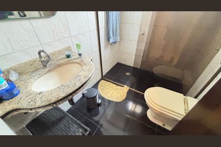 Casa à venda com 221m², 3 quartos e 2 vagas Casa à venda com 221m², 3 quartos e 2 vagasBanheiro