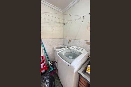 Casa à venda com 221m², 3 quartos e 2 vagas Casa à venda com 221m², 3 quartos e 2 vagasÁrea de Serviço