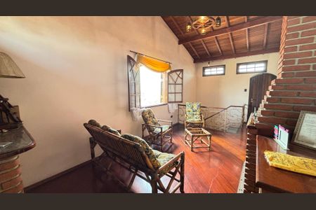 Casa à venda com 221m², 3 quartos e 2 vagas Casa à venda com 221m², 3 quartos e 2 vagasSótão