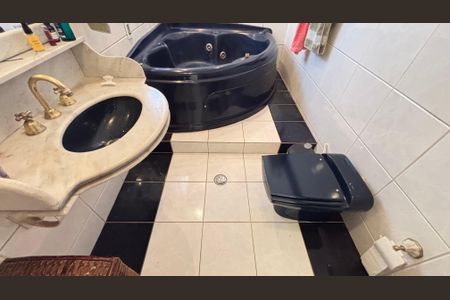 Casa à venda com 221m², 3 quartos e 2 vagas Casa à venda com 221m², 3 quartos e 2 vagasBanheiro da Suíte