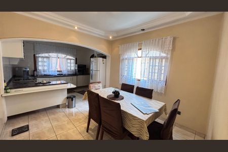 Casa à venda com 221m², 3 quartos e 2 vagas Casa à venda com 221m², 3 quartos e 2 vagasCozinha