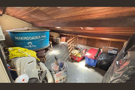 Casa à venda com 221m², 3 quartos e 2 vagas Casa à venda com 221m², 3 quartos e 2 vagasSótão