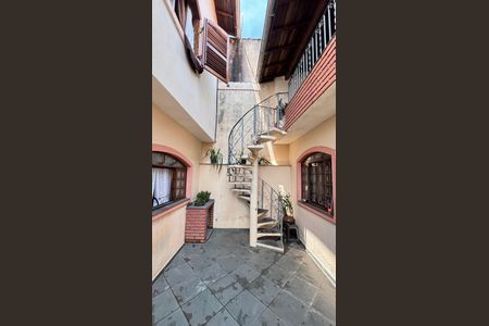 Casa à venda com 221m², 3 quartos e 2 vagas Casa à venda com 221m², 3 quartos e 2 vagasQuintal