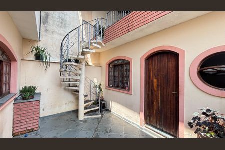 Casa à venda com 221m², 3 quartos e 2 vagas Casa à venda com 221m², 3 quartos e 2 vagasQuintal